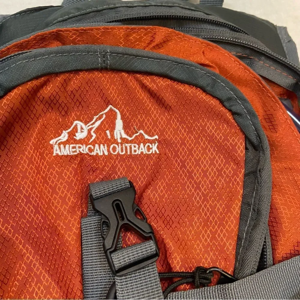 New without tags WORLD FAMOUS SPORTS® AMERICAN OUTBACK ACTION 12 HYDRATION PACK‎